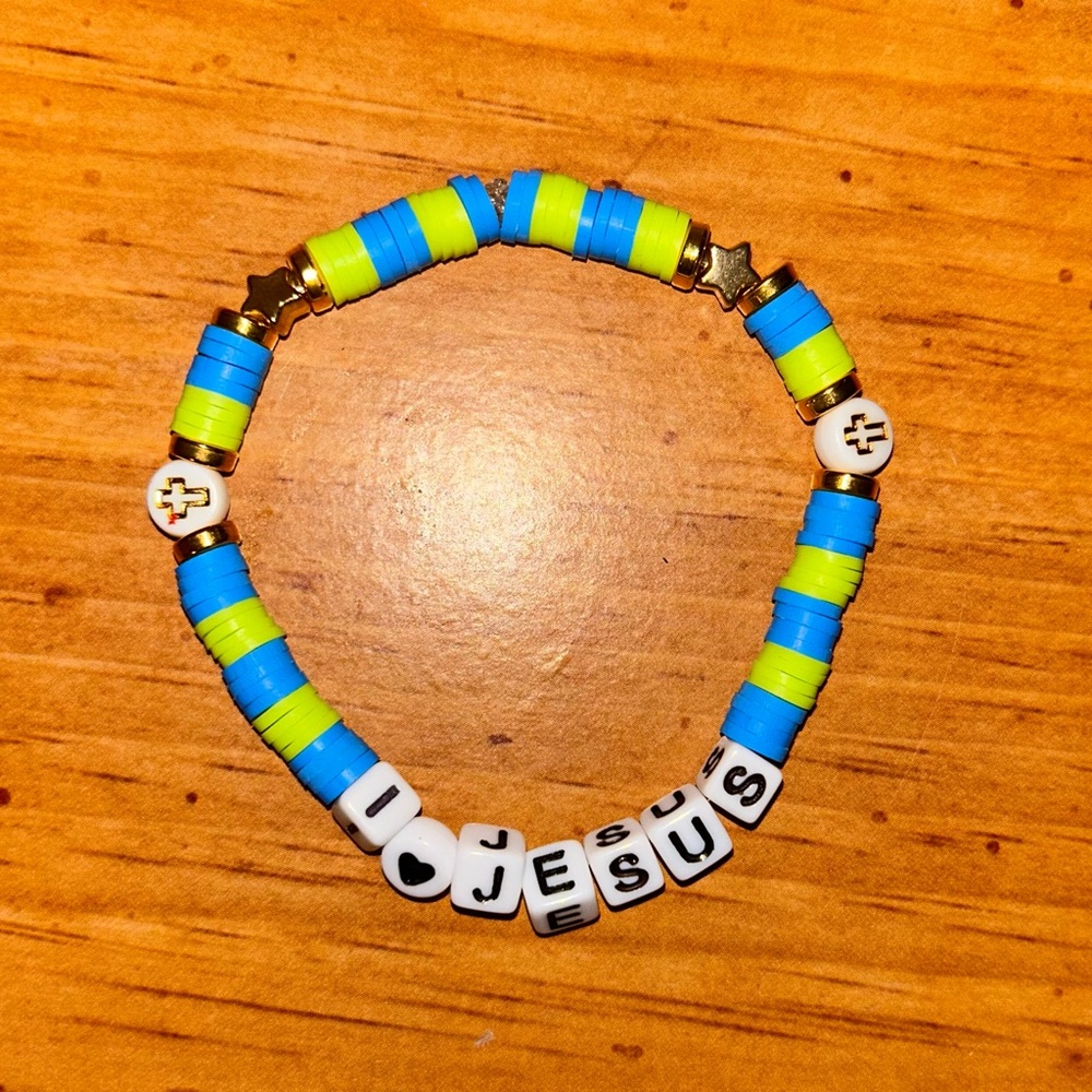 I ♥️ Jesus Heishi Bracelet - Picture 3 of 11